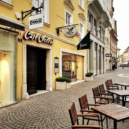 Ferienwohnung Himmelberg 80M2 In Der Altstadt Und Toll Fuer Familien Клагенфурт Екстериор снимка